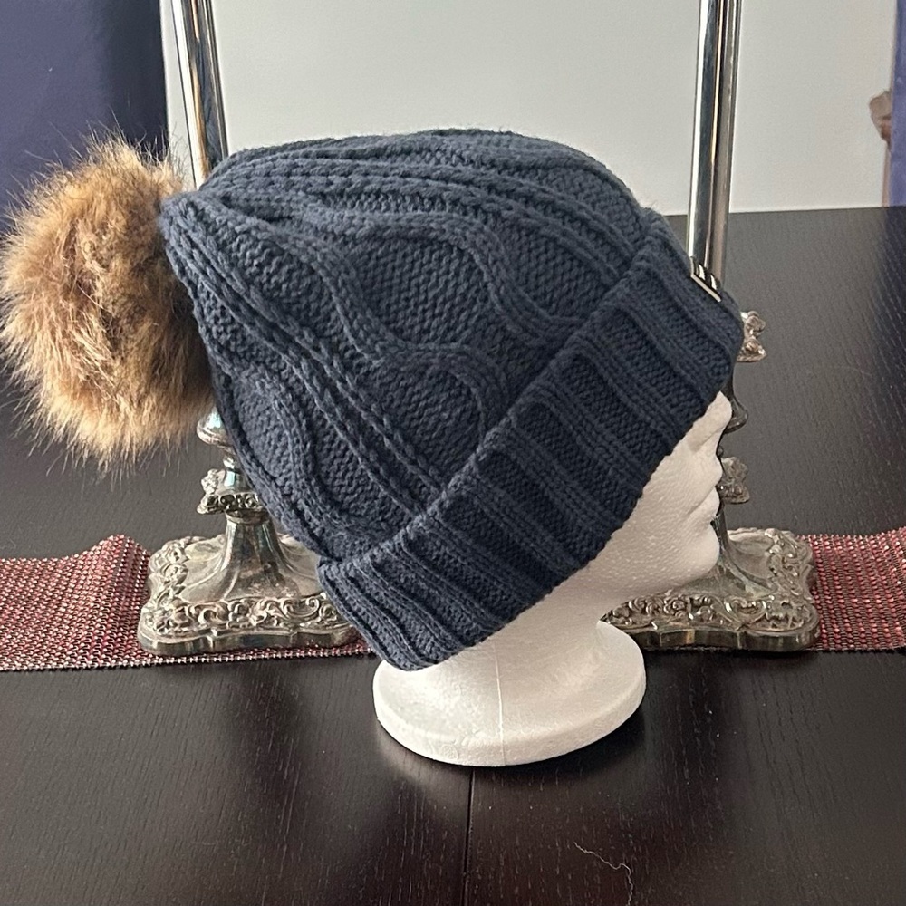 Hunter Cable  Cuff Knit Beanie in Blue/Grey with Faux fur Pom- Pom - Picture 5 of 8